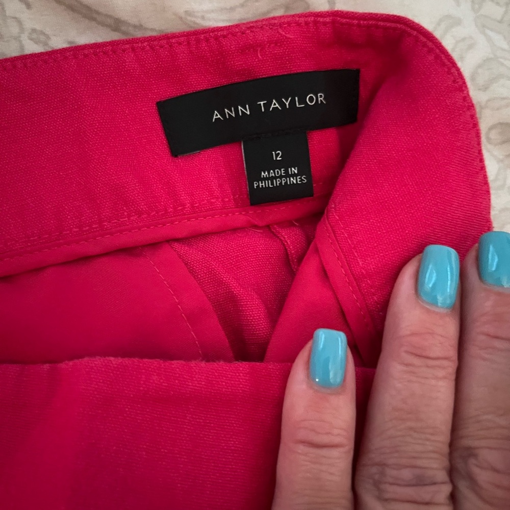 Ann Taylor linen blend shorts. Detailed pockets. Bright pink